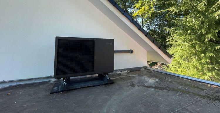 zwarte hybride warmtepomp